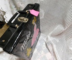 midge black case side
